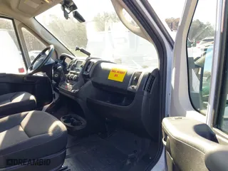 2020 Ram ProMaster Cargo Van with VIN 3C6TRVAG1LE135423, listed as a IAAI auction lot 41825063 with 113,125 mi miles. Bid and sale history available at carsss.com. Image 5.