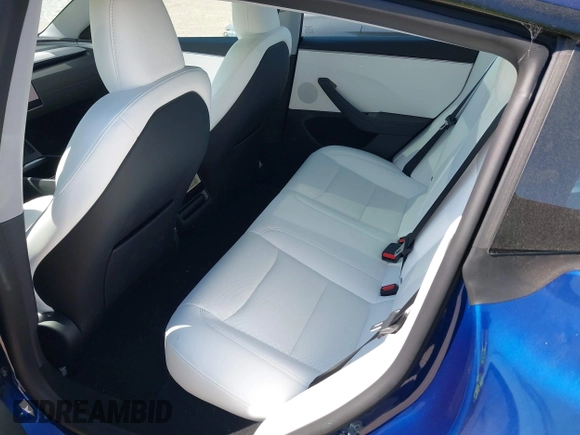 2025 Tesla Model 3 Long Range z VIN 5YJ3E1EB4SF876945, wystawiony jako IAAI lot #41518965 z przebiegiem 591 mil mil oraz . Historia ofert i sprzedaży dostępna na DreamBid. Obrazek 8.