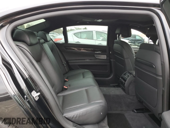 2015 BMW 7 Series 750Li xDrive z VIN WBAYF8C54FD654795, wystawiony jako Copart lot #82381894 z przebiegiem 56 968 mil mil oraz Szkoda całkowita • Salvage title. Historia ofert i sprzedaży dostępna na DreamBid. Obrazek 10.