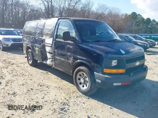 2014 Chevrolet Express Passenger LS z VIN 1GNSGBF4XE1104627, wystawiony jako IAAI lot #41224991 z przebiegiem 175 661 mil mil oraz . Historia ofert i sprzedaży dostępna na DreamBid. Obrazek 1.
