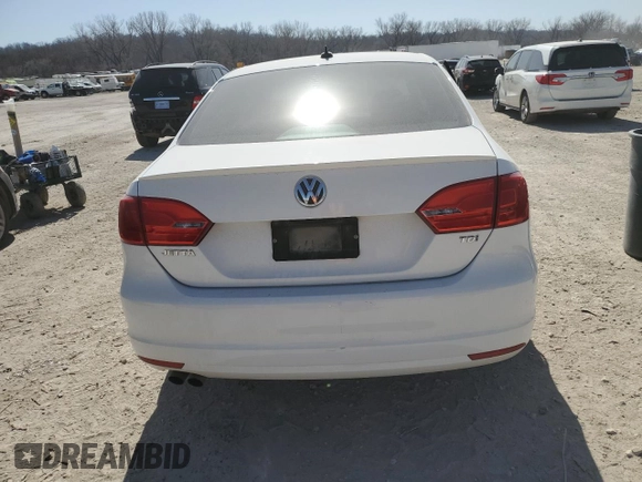 2014 Volkswagen Jetta TDI w/Premium/Nav z VIN 3VWLL7AJ8EM365466, wystawiony jako Copart lot #48739245 z przebiegiem 146 374 mil mil oraz Szkoda całkowita • Salvage title. Historia ofert i sprzedaży dostępna na DreamBid. Obrazek 6.