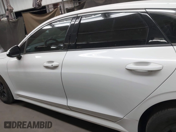 2025 Kia K5 LXS z VIN KNAG24J72S5284973, wystawiony jako IAAI lot #42162422 z przebiegiem 8 738 mil mil oraz . Historia ofert i sprzedaży dostępna na DreamBid. Obrazek 15.