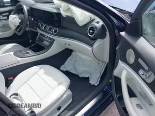 2022 Mercedes-Benz E 350 z VIN W1KZF8DBXNB049580, wystawiony jako IAAI lot #42102354 z przebiegiem 5 284 mil mil oraz . Historia ofert i sprzedaży dostępna na DreamBid. Obrazek 5.