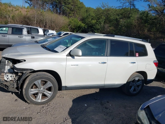 2013 Toyota Highlander Limited with VIN 5TDYK3EH8DS136795, listed as a IAAI auction lot 41642332 with 155,261 mi miles. Bid and sale history available at carsss.com. Image 14.