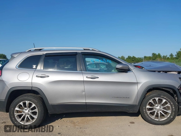2019 Jeep Cherokee Latitude with VIN 1C4PJMCB5KD107122, listed as a IAAI auction lot 40267152 with 113,822 mi miles. Bid and sale history available at carsss.com. Image 13.