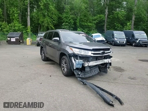 2018 Toyota Highlander SE with VIN 5TDJZRFH1JS816807, listed as a Copart auction lot 57179805 with 92,327 mi miles and Salvage title. Bid and sale history available at DreamBid. Image 15.