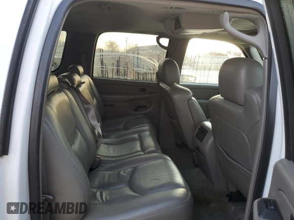 2004 Chevrolet Suburban LT z VIN 3GNEC16T04G275736, wystawiony jako Copart lot #41985385 z przebiegiem 215 292 mil mil oraz Nie do naprawy • Non repairable. Historia ofert i sprzedaży dostępna na DreamBid. Obrazek 11.