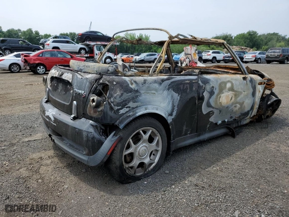 2005 MINI Cooper Convertible S with VIN WMWRH33485TF81981, listed as a Copart auction lot 61952604 with 0 mi miles and Salvage Title. Bid and sale history available at carsss.com. Image 3.