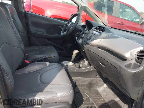 2010 Honda Fit with VIN JHMGE8H25AS026697, listed as a IAAI auction lot 41775689 with 92,805 mi miles. Bid and sale history available at carsss.com. Image 5.