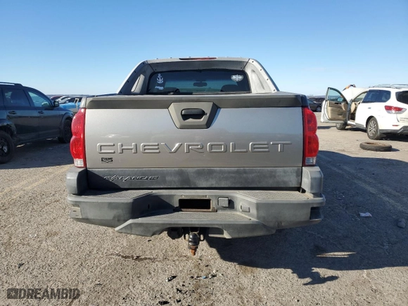 2002 Chevrolet Avalanche with VIN 3GNEK13T72G300913, listed as a Copart auction lot 42460045 with NaN miles and Clean Title. Bid and sale history available at carsss.com. Image 6.