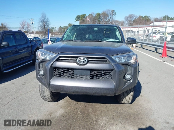 2021 Toyota 4Runner SR5 z VIN JTEMU5JR7M5953230, wystawiony jako IAAI lot #41705423 z przebiegiem 64 240 mil mil oraz . Historia ofert i sprzedaży dostępna na DreamBid. Obrazek 12.