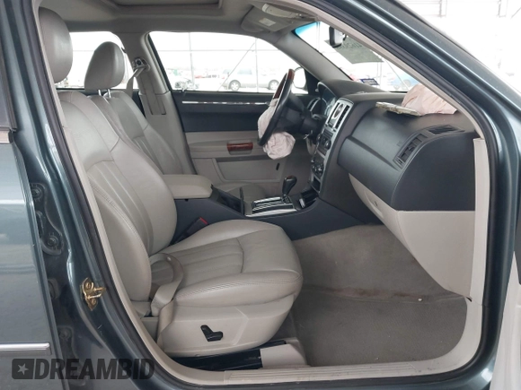 2006 Chrysler 300 C with VIN 2C3KA63H66H318725, listed as a IAAI auction lot 41629398 with 157,367 mi miles. Bid and sale history available at carsss.com. Image 5.