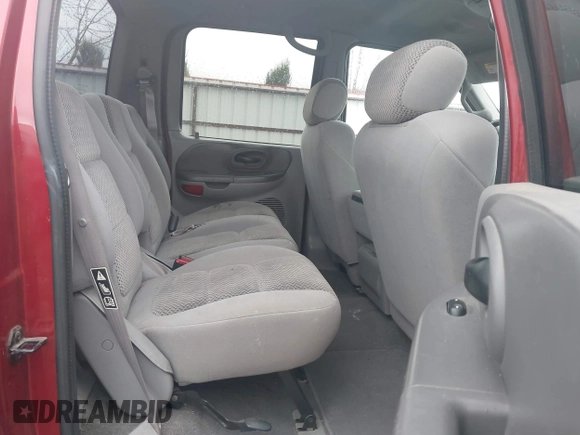 2002 Ford F-150 XLT with VIN 1FTRW08L32KB89593, listed as a IAAI auction lot 41925268 with 178,019 mi miles. Bid and sale history available at carsss.com. Image 8.