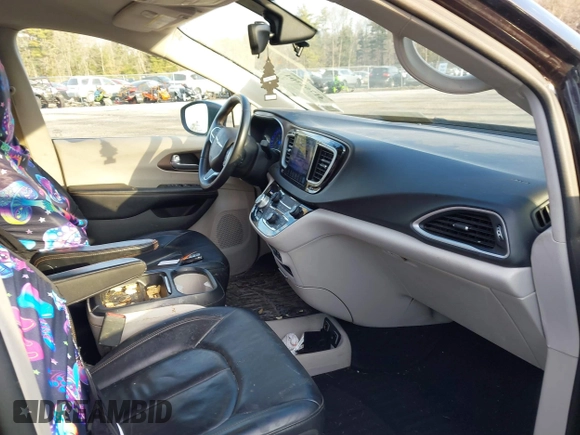 2017 Chrysler Pacifica Touring L z VIN 2C4RC1BG0HR526659, wystawiony jako IAAI lot #41752301 z przebiegiem 181 433 mil mil oraz . Historia ofert i sprzedaży dostępna na DreamBid. Obrazek 5.
