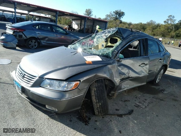 2009 Hyundai Azera GLS with VIN KMHFC46D29A352731, listed as a IAAI auction lot 35110847 with 1 mi miles. Bid and sale history available at carsss.com. Image 2.