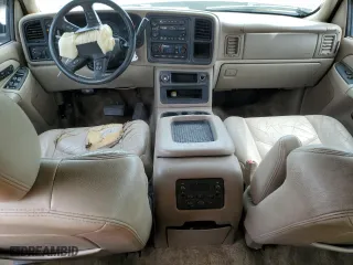 2003 Chevrolet Suburban Z71 with VIN 3GNFK16Z63G121011, listed as a Copart auction lot 61525384 with 255,113 mi miles and Non Repairable. Bid and sale history available at carsss.com. Image 8.