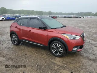 2019 Nissan Kicks SR z VIN 3N1CP5CU5KL569794, wystawiony jako Copart lot #55104055 z przebiegiem 50 184 mil mil oraz Czysty tytuł • Clean title. Historia ofert i sprzedaży dostępna na DreamBid. Obrazek 4.