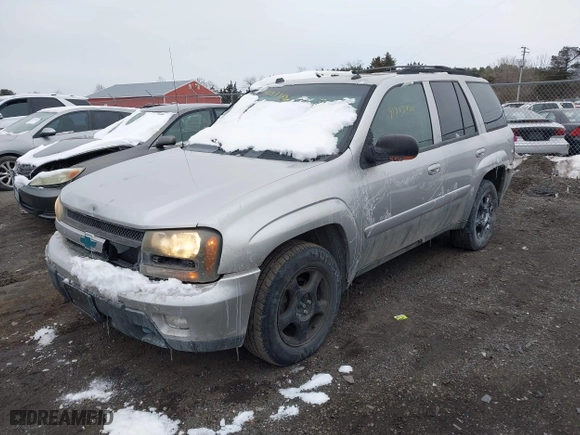 2005 Chevrolet TrailBlazer LT with VIN 1GNDT13S252382322, listed as a IAAI auction lot 41383480 with 220,266 mi miles. Bid and sale history available at carsss.com. Image 2.