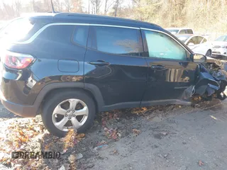 2018 Jeep Compass Latitude with VIN 3C4NJDBB3JT314058, listed as a IAAI auction lot 41012521 with 52,087 mi miles. Bid and sale history available at carsss.com. Image 13.