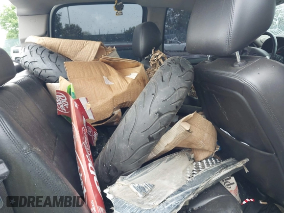 2010 GMC Sierra 1500 SLT z VIN 3GTRKWE35AG157530, wystawiony jako IAAI lot #42200182 z przebiegiem Nie podano mil oraz . Historia ofert i sprzedaży dostępna na DreamBid. Obrazek 8.