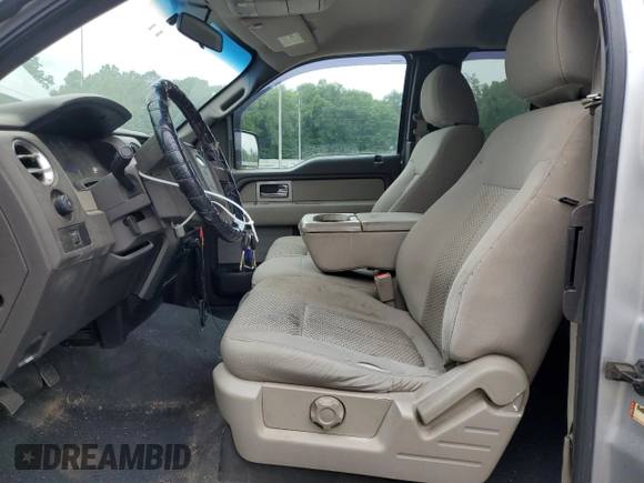 2010 Ford F-150 XL z VIN 1FTFX1EV6AFC40331, wystawiony jako Copart lot #62471035 z przebiegiem 147 619 mil mil oraz Czysty tytuł • Clean title. Historia ofert i sprzedaży dostępna na DreamBid. Obrazek 7.