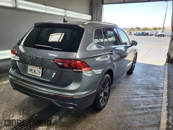 2024 Volkswagen Tiguan SE with VIN 3VV3B7AX5RM107598, listed as a IAAI auction lot 42796418 with 25,762 mi miles and . Bid and sale history available at DreamBid. Image 46.