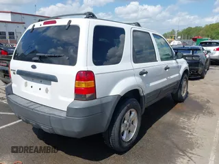 2005 Ford Escape XLT with VIN 1FMYU93125DA22612, listed as a IAAI auction lot 41971728 with 192,461 mi miles. Bid and sale history available at carsss.com. Image 4.