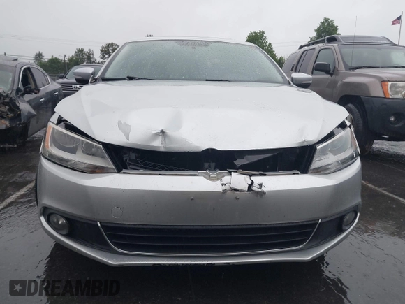 2011 Volkswagen Jetta SEL z VIN 3VWLX7AJ3BM351393, wystawiony jako IAAI lot #42241299 z przebiegiem 130 903 mil mil oraz . Historia ofert i sprzedaży dostępna na DreamBid. Obrazek 6.