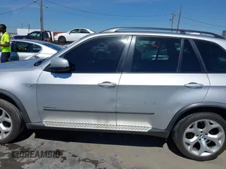 2012 BMW X5 35d z VIN 5UXZW0C5XCL665504, wystawiony jako IAAI lot #41835285 z przebiegiem 134 245 mil mil oraz . Historia ofert i sprzedaży dostępna na DreamBid. Obrazek 14.
