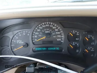 2003 Chevrolet Suburban LS with VIN 1GNEC16T43J269726, listed as a IAAI auction lot 41109855 with 122,820 mi miles. Bid and sale history available at carsss.com. Image 7.
