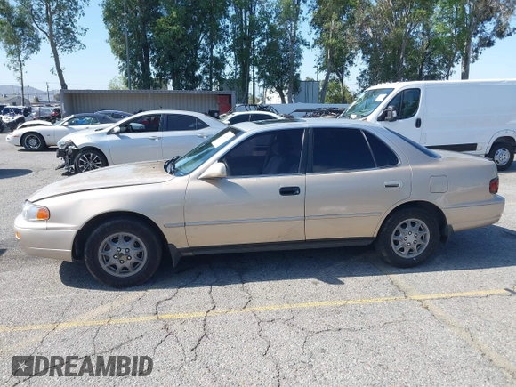 1996 Toyota Camry DX z VIN JT2BG12K0T0347950, wystawiony jako IAAI lot #42248890 z przebiegiem 264 017 mil mil oraz . Historia ofert i sprzedaży dostępna na DreamBid. Obrazek 14.