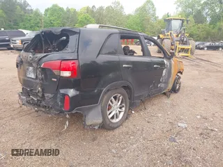 2014 Kia Sorento LX z VIN 5XYKT4A6XEG496274, wystawiony jako IAAI lot #42077337 z przebiegiem Nie podano mil oraz . Historia ofert i sprzedaży dostępna na DreamBid. Obrazek 4.