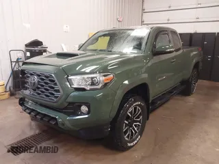 2022 Toyota Tacoma SR z VIN 3TYSZ5AN0NT094346, wystawiony jako IAAI lot #41715982 z przebiegiem 58 463 mil mil oraz . Historia ofert i sprzedaży dostępna na DreamBid. Obrazek 2.