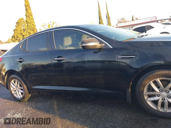 2013 Kia Optima LX z VIN 5XXGM4A75DG239179, wystawiony jako IAAI lot #41831088 z przebiegiem 128 411 mil mil oraz . Historia ofert i sprzedaży dostępna na DreamBid. Obrazek 13.