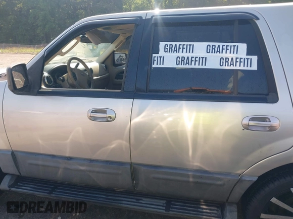 2005 Ford Expedition Special Service with VIN 1FMPU15575LA26271, listed as a IAAI auction lot 42378940 with 175,802 mi miles and . Bid and sale history available at DreamBid. Image 14.