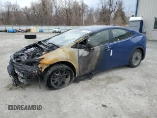 2025 Toyota Prius Plug-In Hybrid SE z VIN JTDACACU8S3040893, wystawiony jako Copart lot #52588625 z przebiegiem Nie podano mil oraz Szkody całkowita. Historia ofert i sprzedaży dostępna na DreamBid. Obrazek 1.