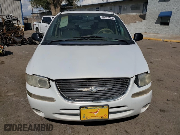 1998 Chrysler Town & Country LXi with VIN 1C4GP64L2WB637437, listed as a Copart auction lot 70504424 with 82,972 mi miles and Salvage Title. Bid and sale history available at carsss.com. Image 5.