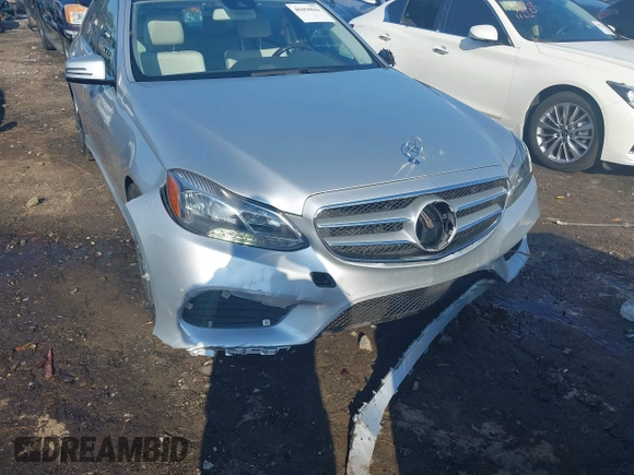 2014 Mercedes-Benz E-Class E 350 Sport with VIN WDDHF5KB5EB071435, listed as a IAAI auction lot 40458844 with 102,629 mi miles. Bid and sale history available at carsss.com. Image 6.