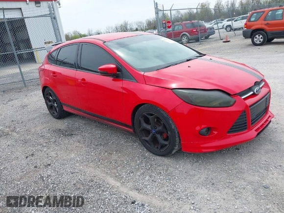 2014 Ford Focus SE with VIN 1FADP3K21EL275515, listed as a IAAI auction lot 42064704 with 142,147 mi miles. Bid and sale history available at carsss.com. Image 1.