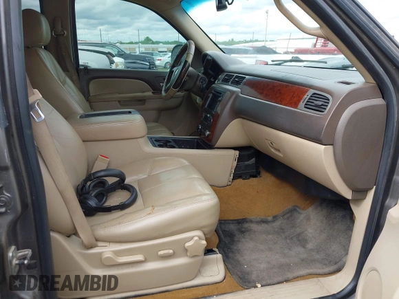 2011 Chevrolet Suburban LT with VIN 1GNSCJE03BR267184, listed as a IAAI auction lot 42156424 with 307,618 mi miles. Bid and sale history available at carsss.com. Image 5.