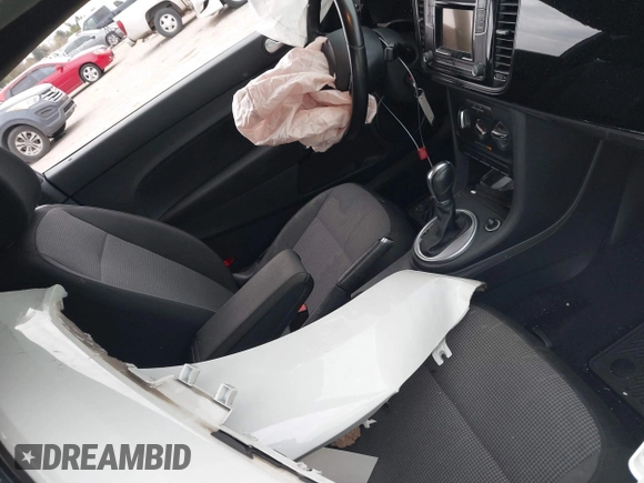 2018 Volkswagen Beetle S z VIN 3VWFD7AT4JM701569, wystawiony jako IAAI lot #41106340 z przebiegiem 78 754 mil mil oraz . Historia ofert i sprzedaży dostępna na DreamBid. Obrazek 5.