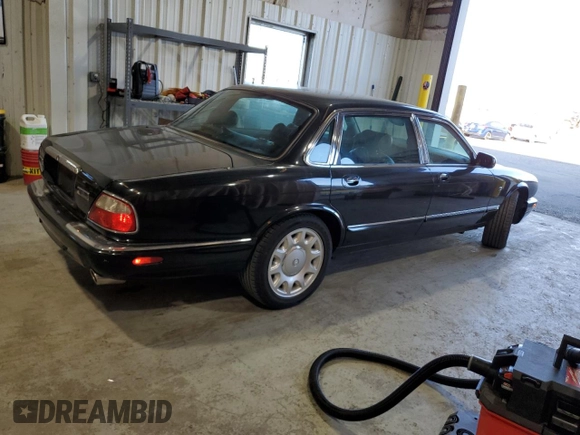 2001 Jaguar XJ with VIN SAJDA25B01MF26440, listed as a Copart auction lot 83933224 with 124,873 mi miles and Clean Title. Bid and sale history available at DreamBid. Image 3.