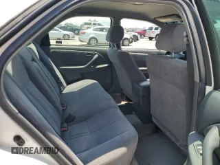1998 Toyota Camry LE z VIN JT2BG22K9W0145537, wystawiony jako Copart lot #59018505 z przebiegiem 301 595 mil mil oraz Czysty tytuł • Clean title. Historia ofert i sprzedaży dostępna na DreamBid. Obrazek 10.