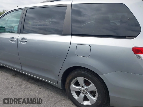2011 Toyota Sienna LE AAS with VIN 5TDKK3DC0BS119045, listed as a IAAI auction lot 42184748 with 196,607 mi miles. Bid and sale history available at carsss.com. Image 6.