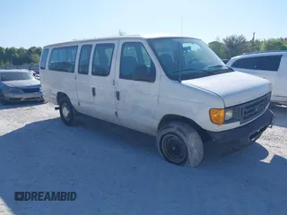 2004 Ford Econoline Passenger XL with VIN 1FBSS31L04HB18896, listed as a IAAI auction lot 42038029 with 252,825 mi miles. Bid and sale history available at carsss.com. Image 1.