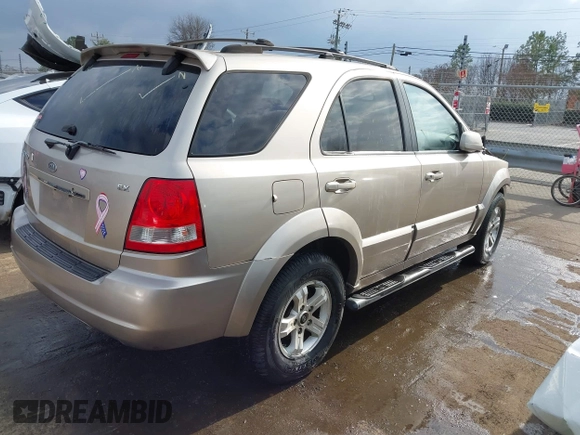 2005 Kia Sorento LX with VIN KNDJD733555359460, listed as a IAAI auction lot 41500228 with 157,649 mi miles. Bid and sale history available at carsss.com. Image 4.