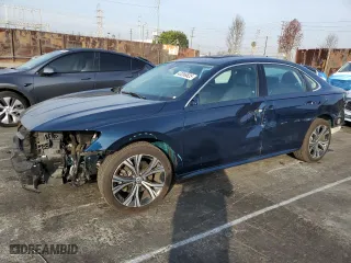 2020 Volkswagen Passat 2.0T SEL with VIN 1VWCA7A31LC013691, listed as a Copart auction lot 43266825 with 44,561 mi miles and Salvage Title. Bid and sale history available at carsss.com. Image 1.