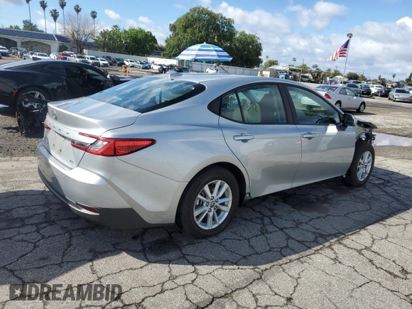 2025 Toyota Camry LE z VIN 4T1DAACK8SU007349, wystawiony jako Copart lot #48939945 z przebiegiem 25 107 mil mil oraz Szkoda całkowita • Salvage title. Historia ofert i sprzedaży dostępna na DreamBid. Obrazek 3.
