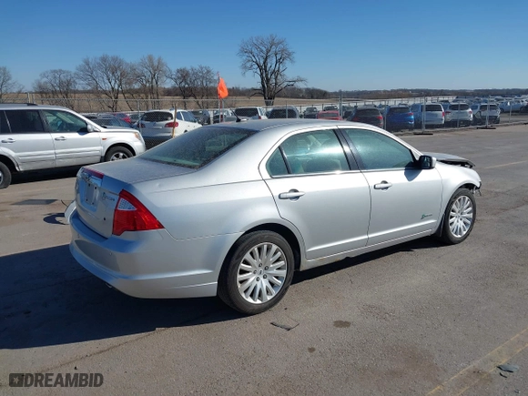 2011 Ford Fusion Hybrid with VIN 3FADP0L38BR302907, listed as a IAAI auction lot 41805491 with 197,453 mi miles. Bid and sale history available at carsss.com. Image 4.