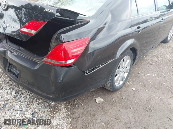 2005 Toyota Avalon XL with VIN 4T1BK36B15U048289, listed as a IAAI auction lot 42094366 with 160,991 mi miles. Bid and sale history available at carsss.com. Image 12.